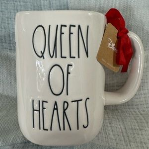RAE DUNN DISNEY ALICE IN WONDERLAND COFFEE MUG “QUEEN OF HEARTS” NEW